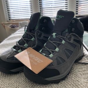 HI-TEC HIKING BOOTS//NWT!//size 7